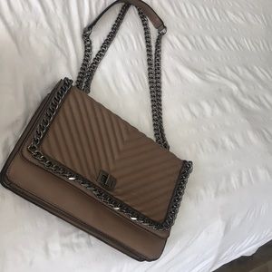 Chain crossbody bag
